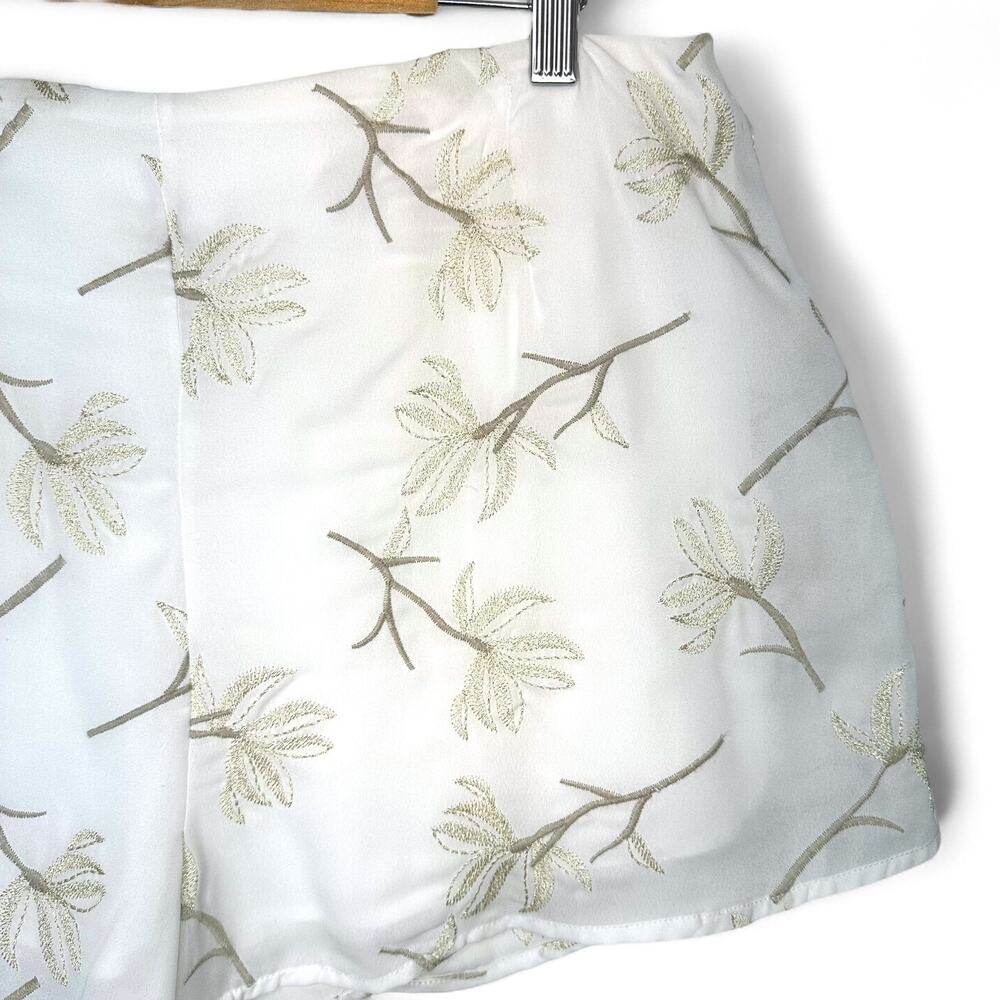 The Room Arc & Co NWT Women's Embroidered Chiffon Shorts L Cream Gold Floral - Picture 4 of 8